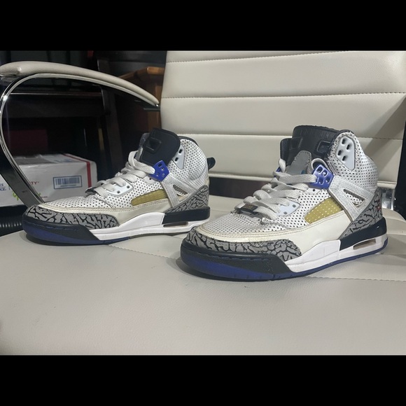 Air Jordan for youth size is 4.5. They are the Spike Lee Air Jordan. Must sell. - Picture 7 of 8